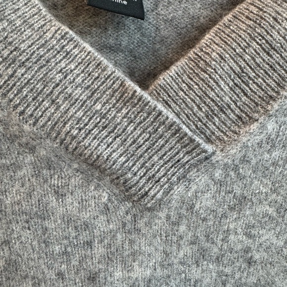 Halogen 100% Cashmere Heather Gray V-Neck Women's Sweater - Picture 3 of 5